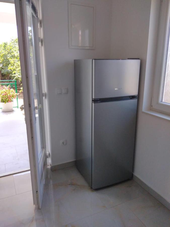 Apartment With Terrace And Garden ピロヴァッツ エクステリア 写真