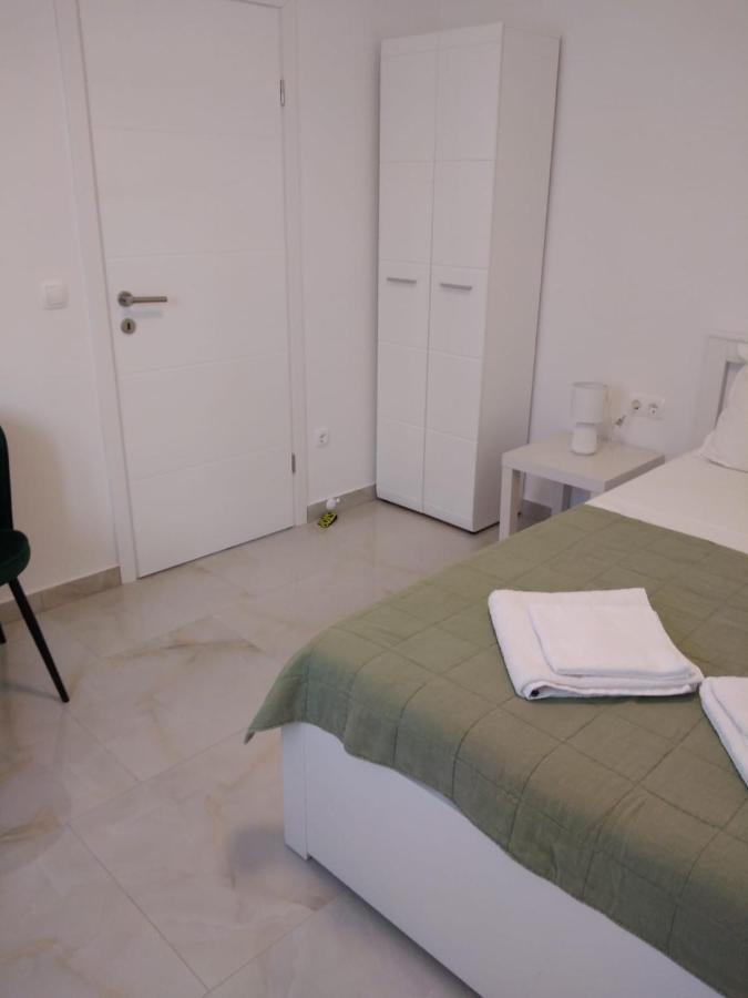 Apartment With Terrace And Garden ピロヴァッツ エクステリア 写真
