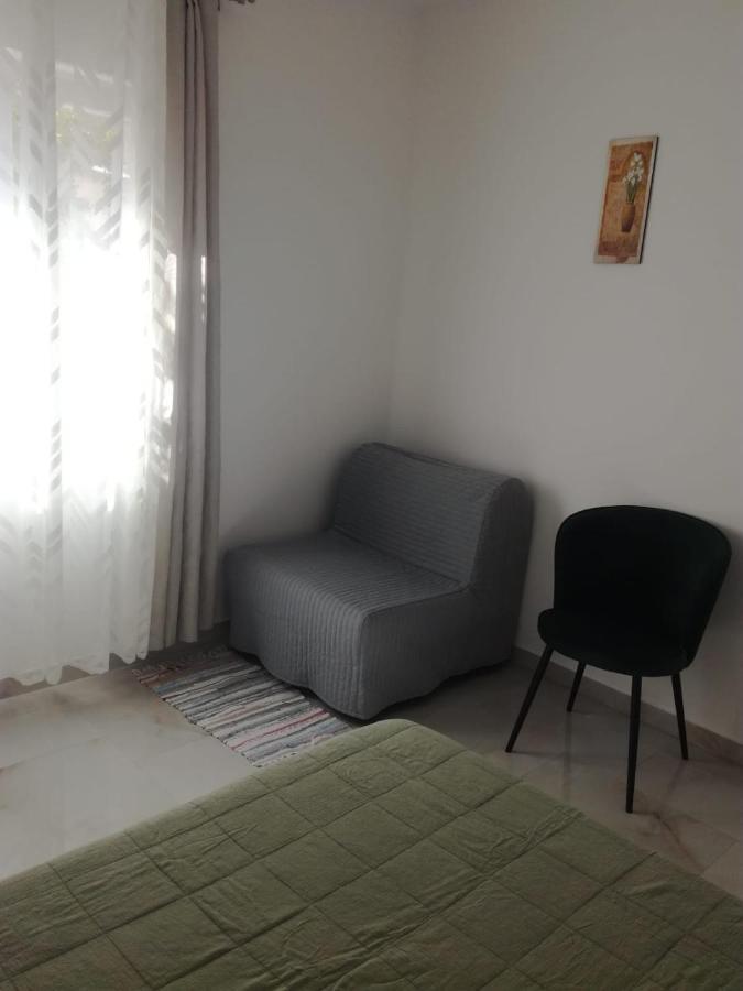 Apartment With Terrace And Garden ピロヴァッツ エクステリア 写真