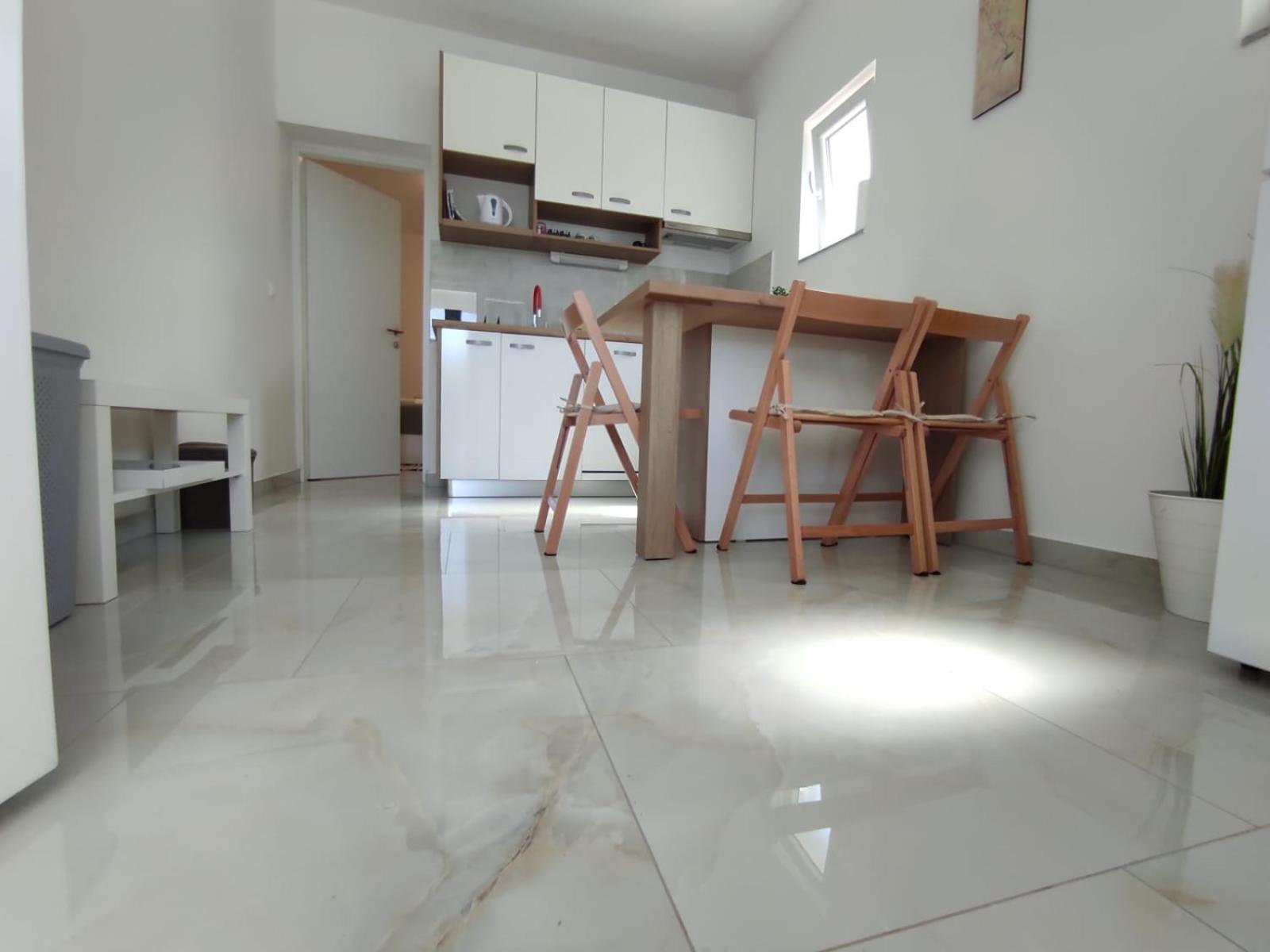 Apartment With Terrace And Garden ピロヴァッツ エクステリア 写真
