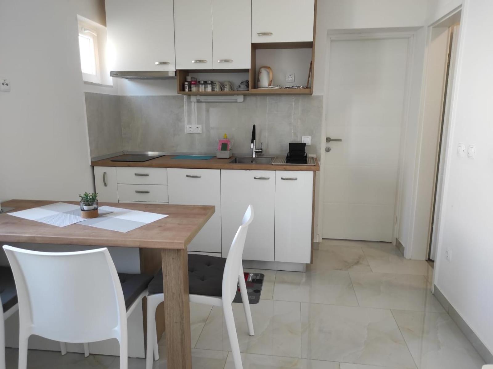 Apartment With Terrace And Garden ピロヴァッツ エクステリア 写真